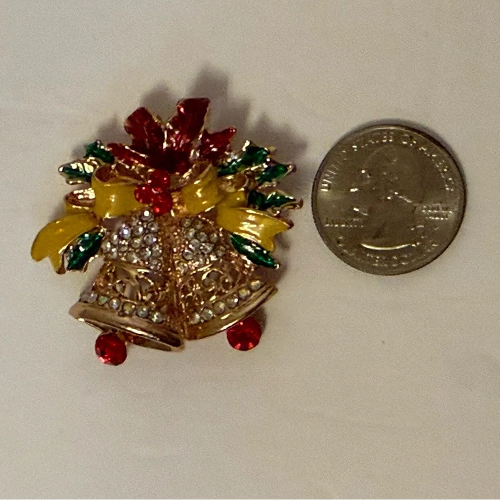 VINTAGE BROOCH PENDANT HOLIDAY CHRISTMAS BELL GOLD RHINESTONES RED GREEN ENAMEL
